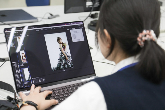 日本写真映像専門学校　写専　SHASEN　大阪　写真　専門学校　願書受付中　一眼レフ ミラーレス　カメラ　カメラマン　フォトグラファー　ブライダル　ウエディングフォト　ドレス　ウエディングドレス　自然光　スタジオ